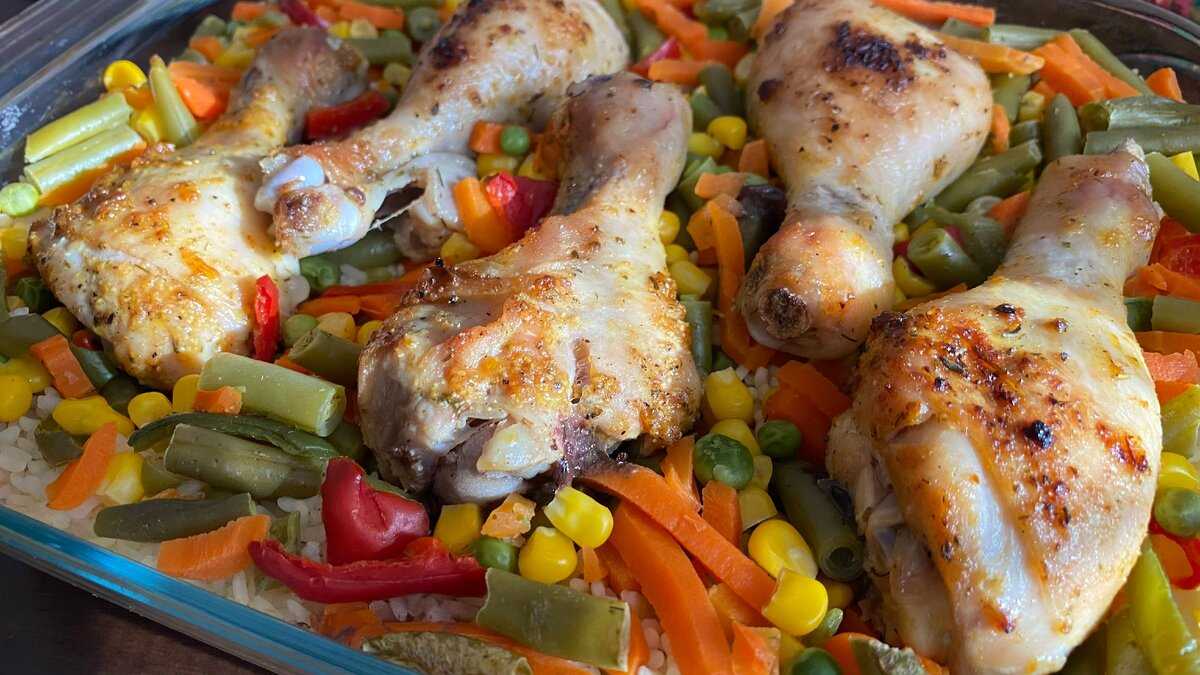 Жареная курица с морковью и луком на сковороде - рецепт с фото. курица жареная с морковью.