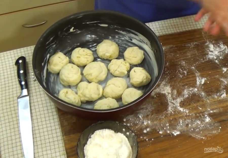 Постные луковые булочки