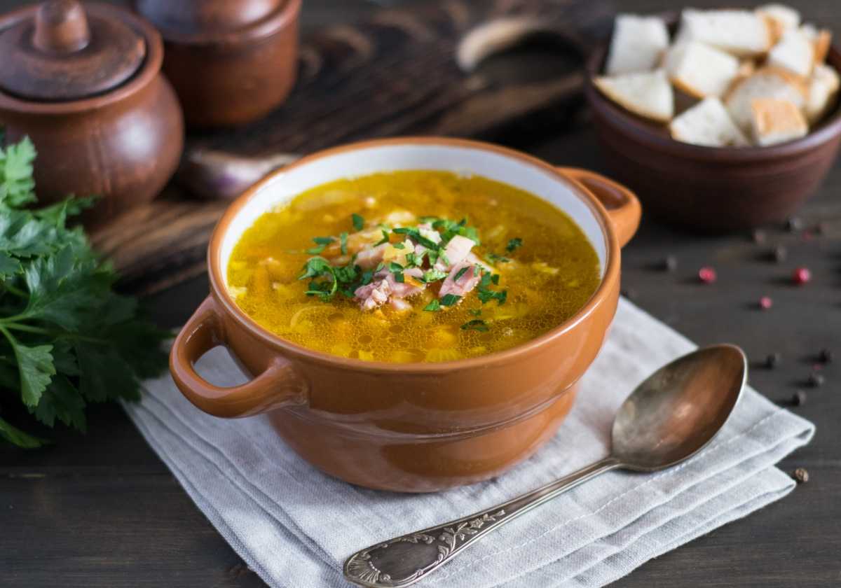 Суп с копченой колбасой и горошком рецепт с фото