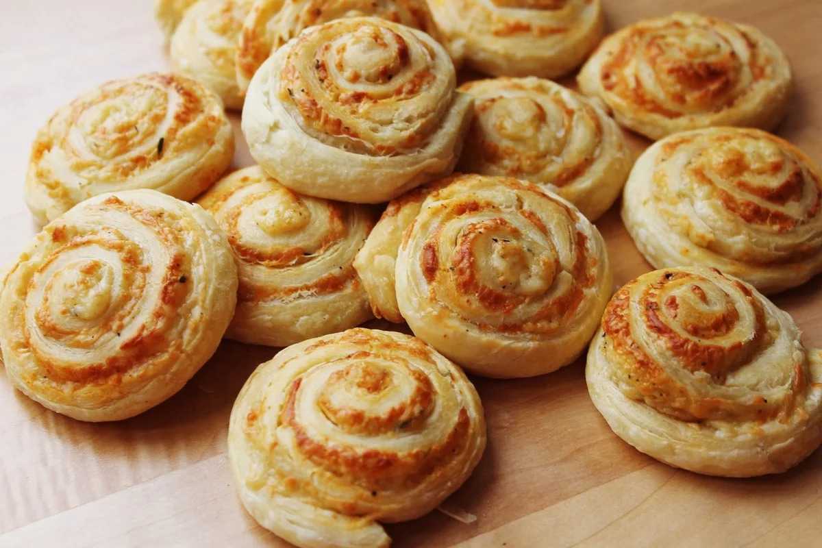 Булочки из дрожжевого теста в духовке. 10 простых и вкусных рецептов