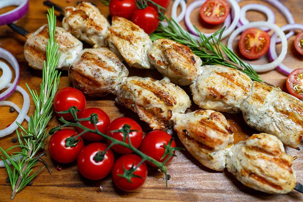 Индейка на гриле – максимум вкуса и пользы! приготовление индейки на гриле в томатном, кефирном, медовом, винном, горчичном маринаде - автор екатерина данилова - журнал женское мнение