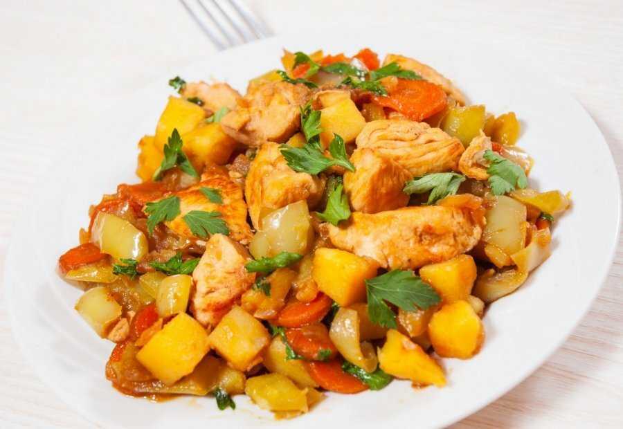 Овощного рагу с куриными сердечками  с использованием: сердечки куриные,картофель,кабачки,баклажаны Есть очень много способов приготовления овощного рагу Этот рецепт отличается от остальных тем, что включает в свой состав нежные куриные сердечки