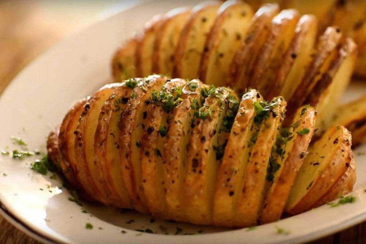 Как приготовить молодую картошку - 20 рецептов самых вкусных блюд
