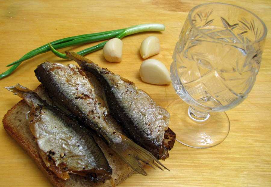 Как приготовить шпроты из уклейки: рецепты для духовки и мультиварки