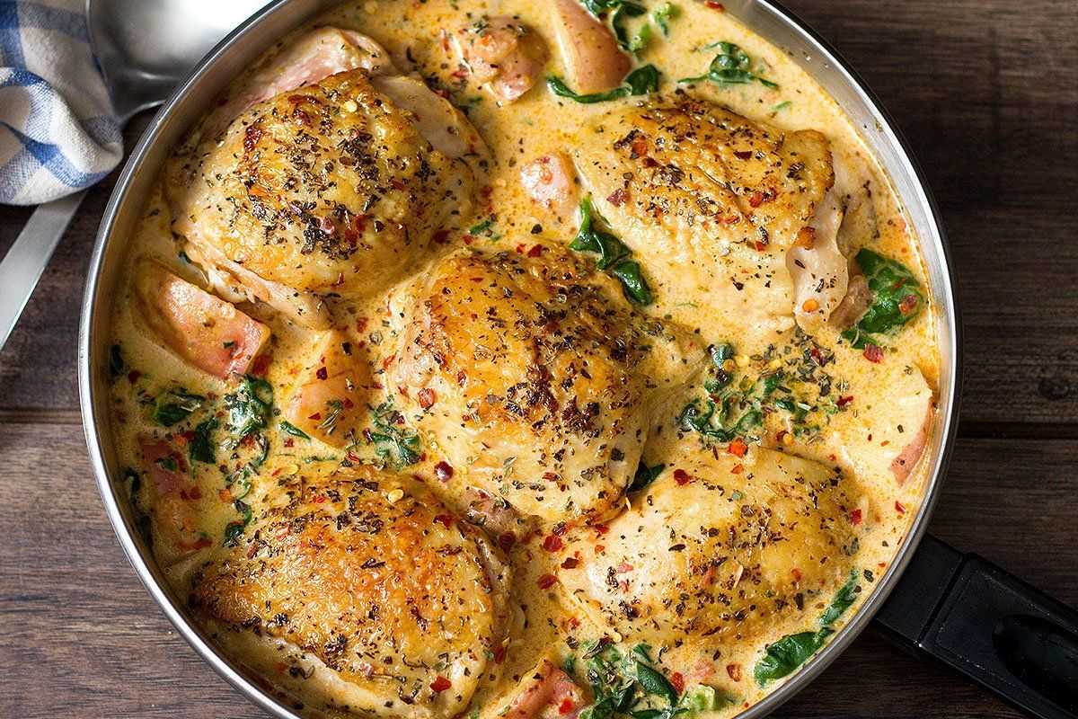 Курица в сметане на сковороде - 7 рецептов
