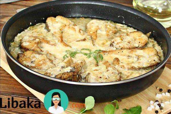 Жареный сом на сковороде