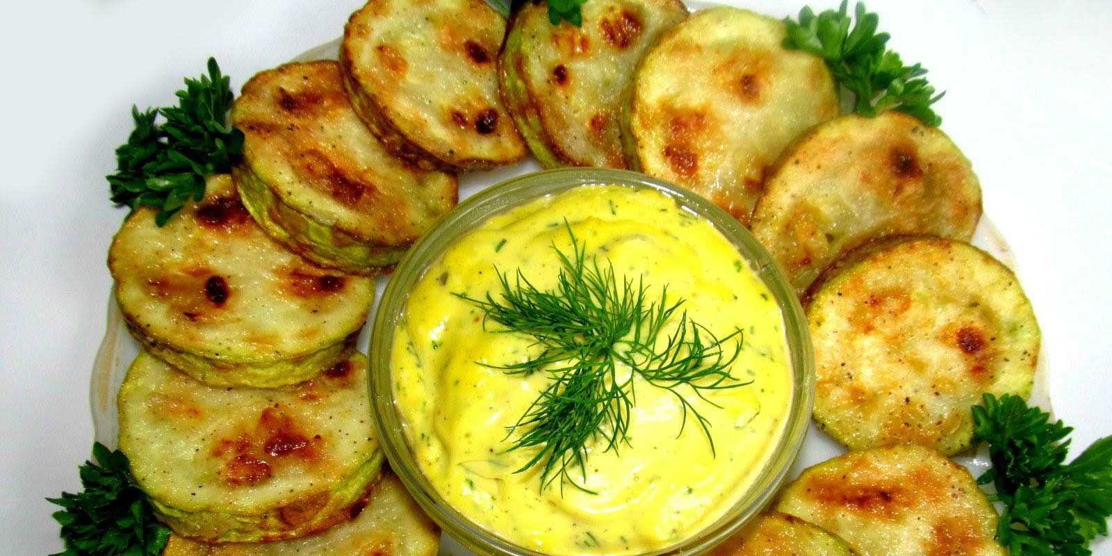 Кабачки жареные с яйцом и чесноком с использованием: кабачки,яйца куриные,лук репчатый,чеснок Кабачки, жареные с яйцом и чесноком - простое, полезное и нежное блюдо Такие кабачки можно подать в качестве гарнира или предложить как самостоятельное блюдо