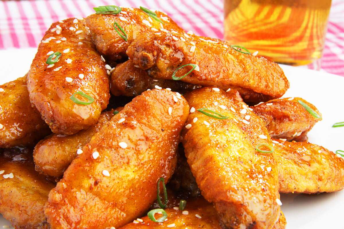 Куриные крылышки с рисом в духовке