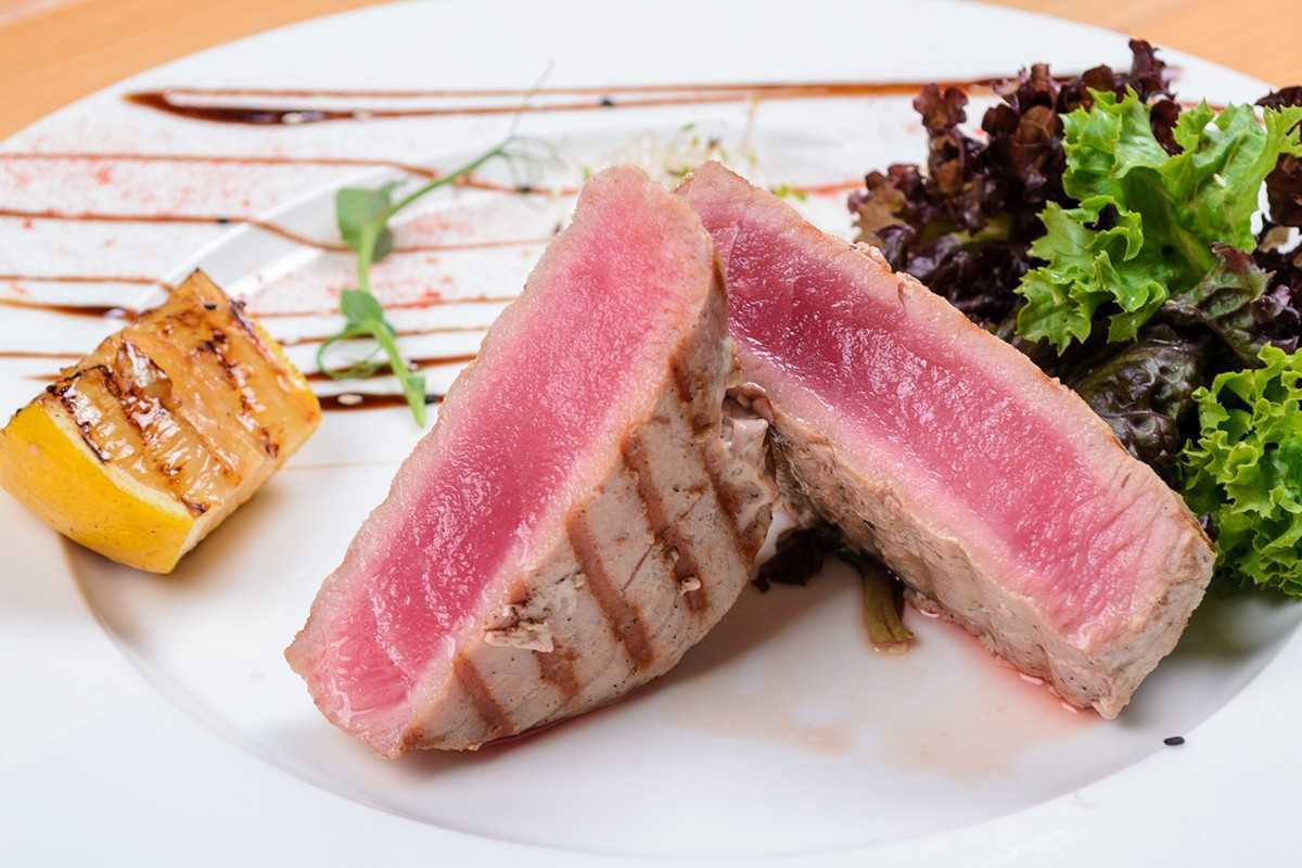 Как приготовить стейк тунца вкусно
