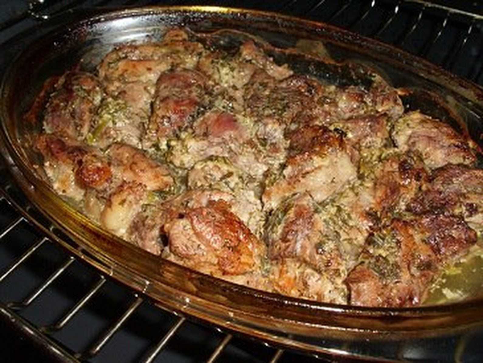 Свинина в духовке — 7 вкусных рецептов сочной и мягкой свинины