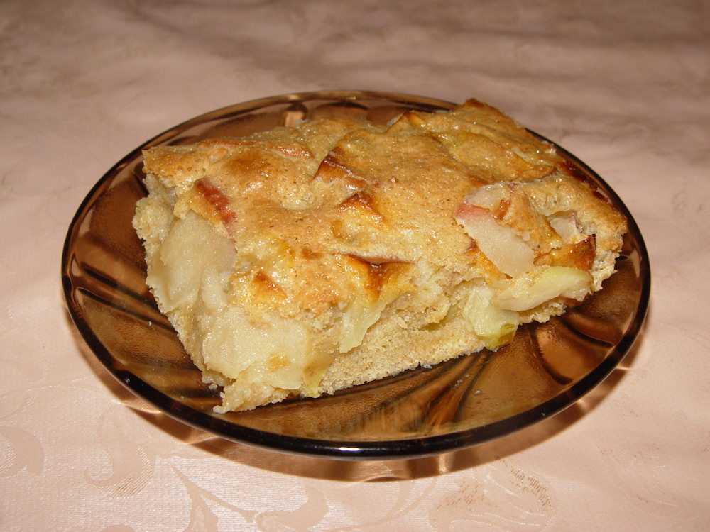Нежная шарлотка на майонезе с яблоками - простой рецепт