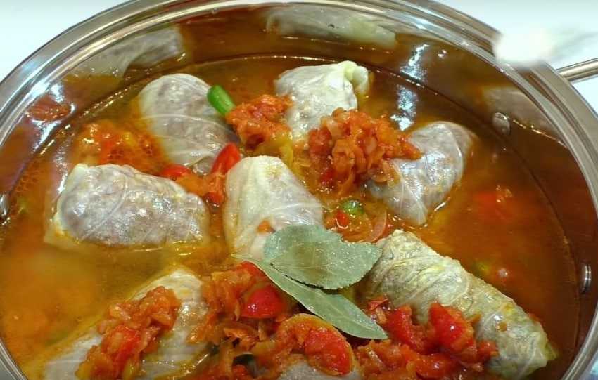 Сколько и как варить голубцы в кастрюле?