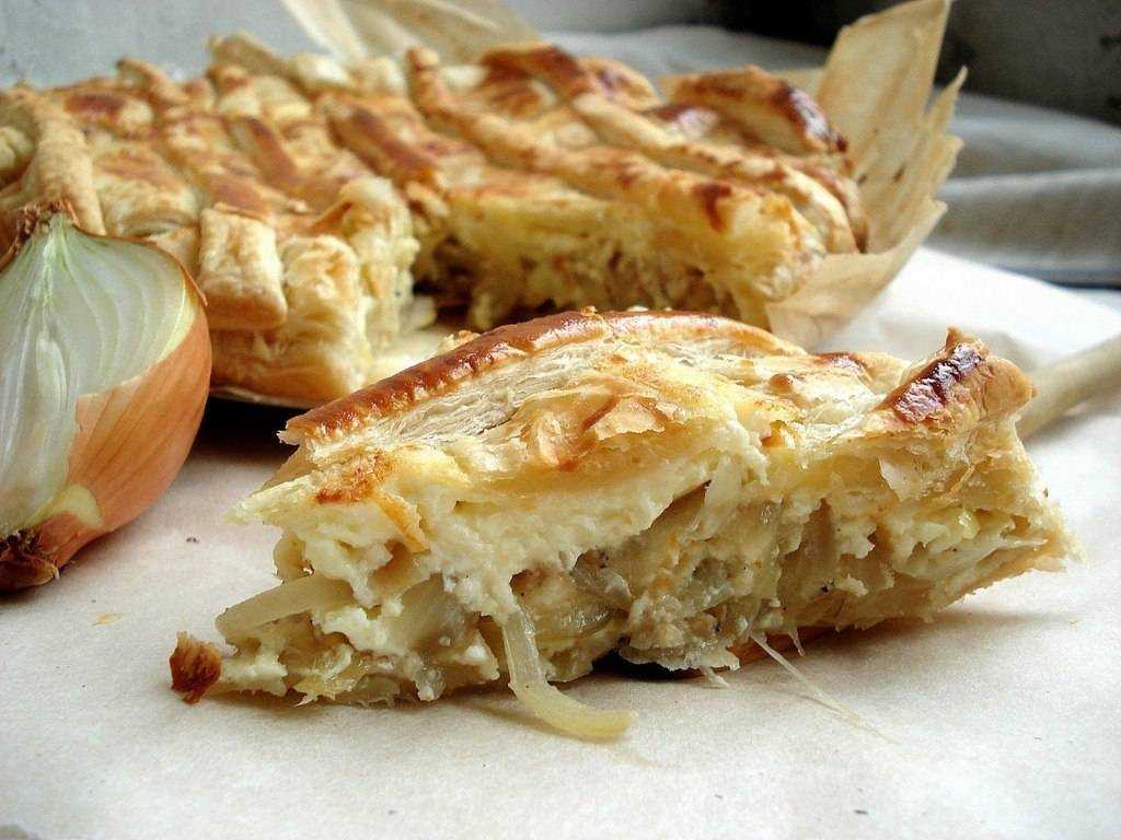 Как испечь вкусный луковый пирог - рецепты с фото