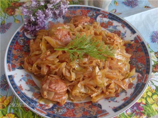 Бигус с мясом и колбасой