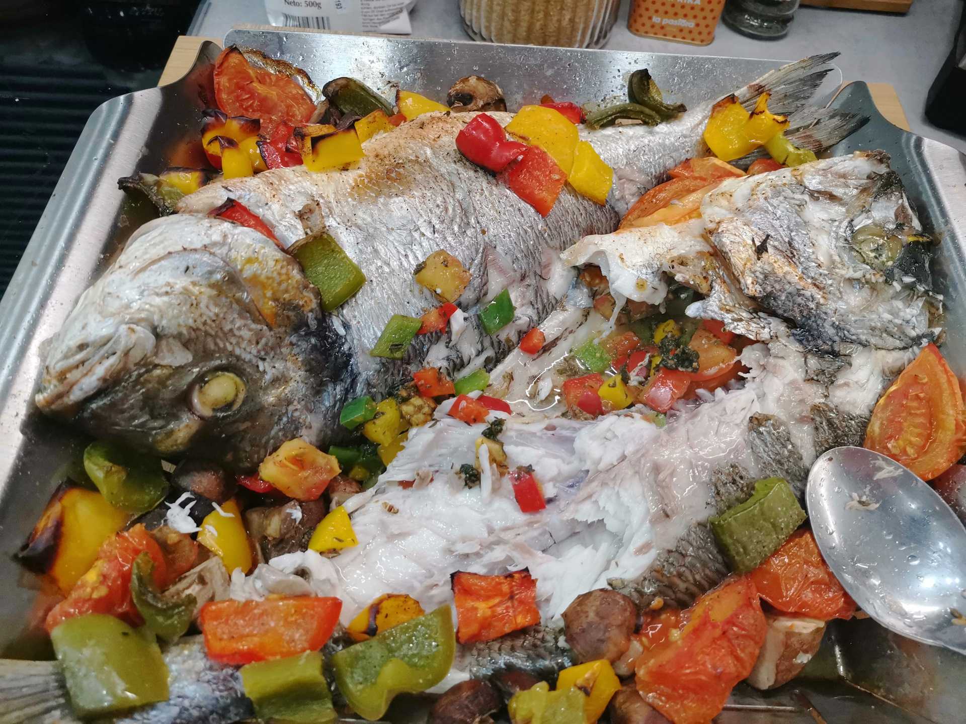 Запекаем дорадо с овощами в духовке – подробные рецепты