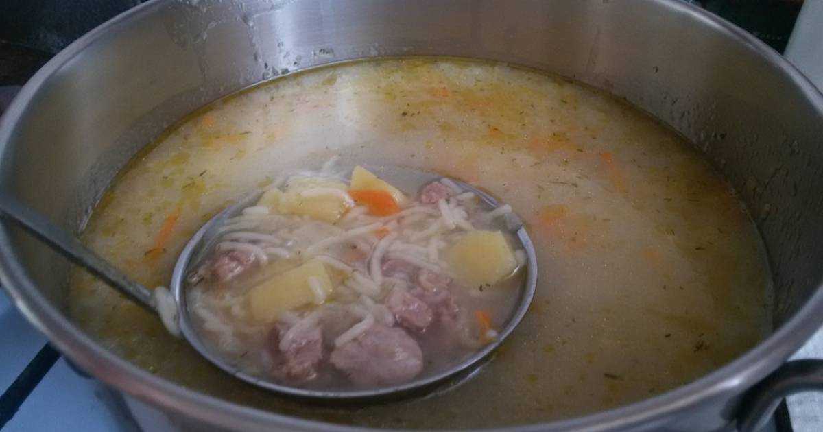 Борщ с куриными потрошками. украинская, белорусская, молдавская кухни