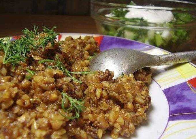 Перловка с тушенкой в горшочках