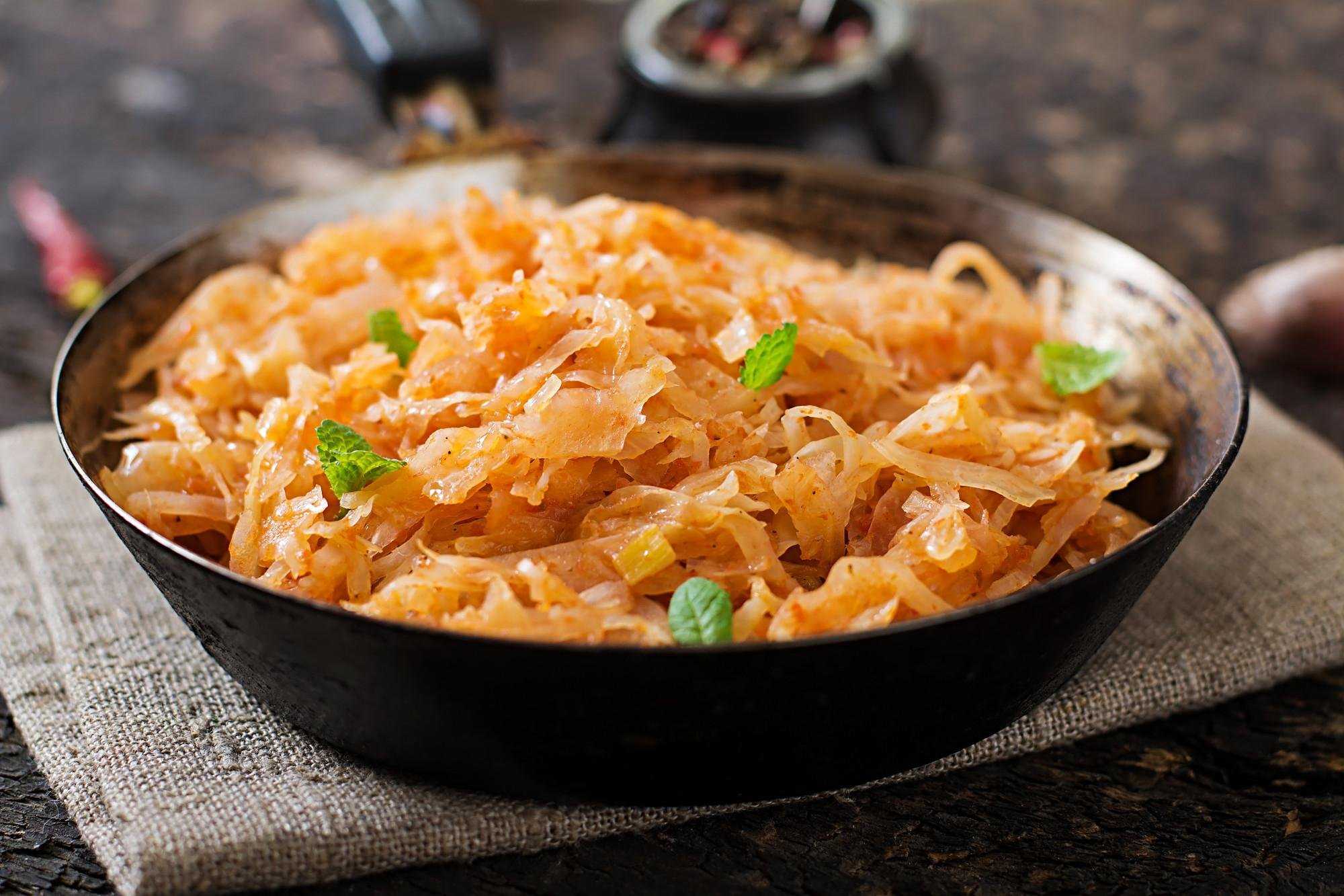 Как вкусно потушить капусту с картошкой, рецепты