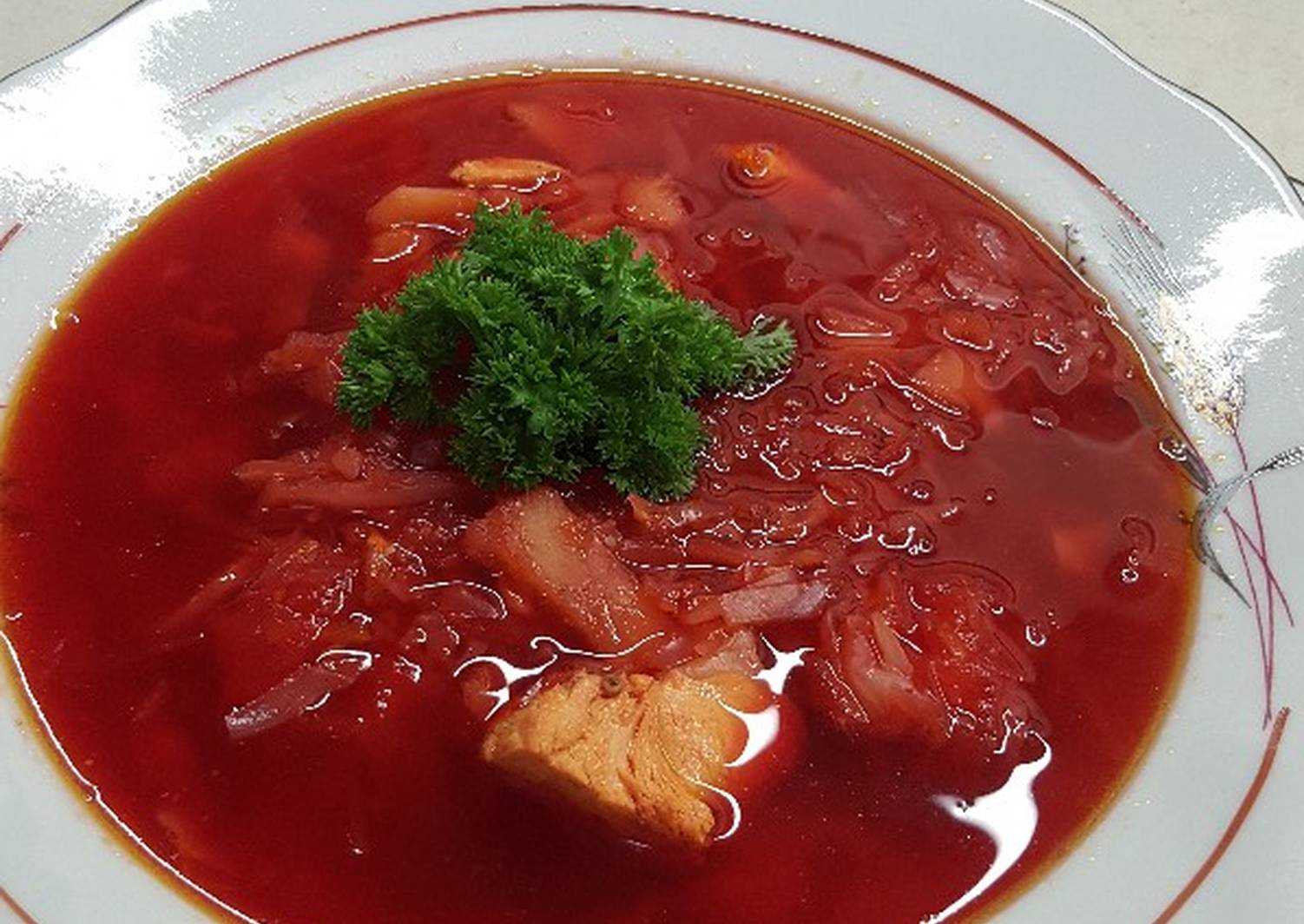 Борщ со свеклой, курицей и лечо с использованием: грудка куриная,свекла,морковь,капуста белокачанная Предлагаю вашему вниманию очень вкусный борщ Лечо придает нотку пикантности этому блюду
