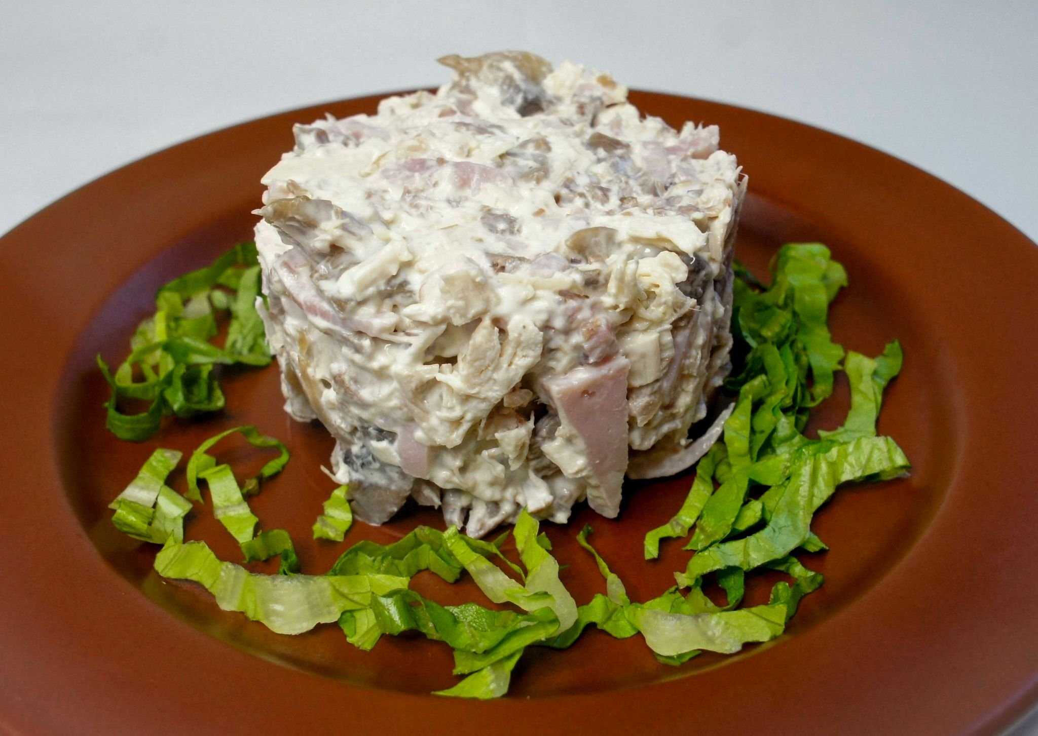 Салат с ветчиной и грибами по самым вкусным рецептам