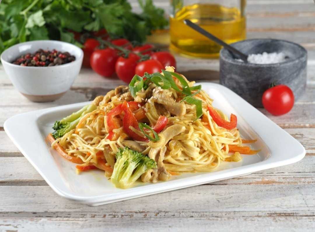 Спагетти с курицей и овощами. пошаговый рецепт с фото — ботаничка