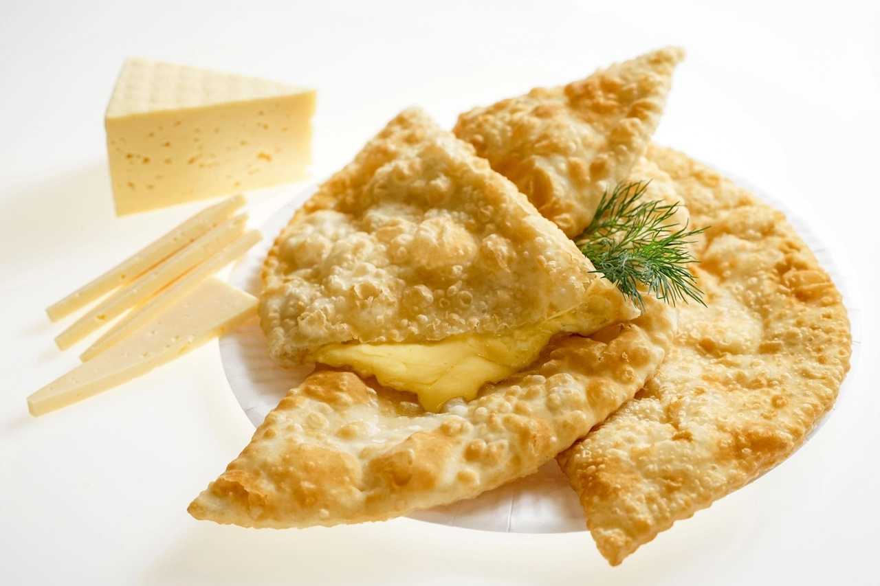 Сочные чебуреки с мясом по очень вкусным домашним рецептам. как приготовить очень удачное хрусткое тесто для чебуреков с мясом?