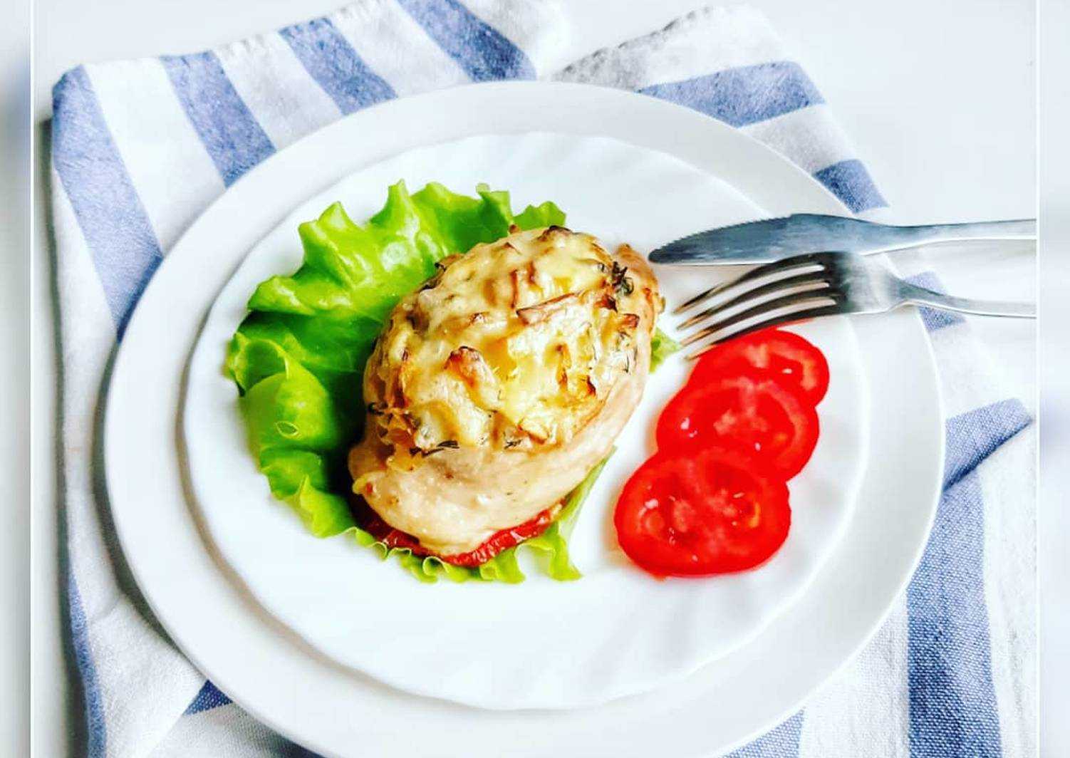 Рецепты салатов, первых блюд, закусок, вторых блюд, гарниров, закаток, выпечек, десертов и напитков | wowcook.net 
куриная грудка фаршированная грибами и сыром в духовке | wowcook.net