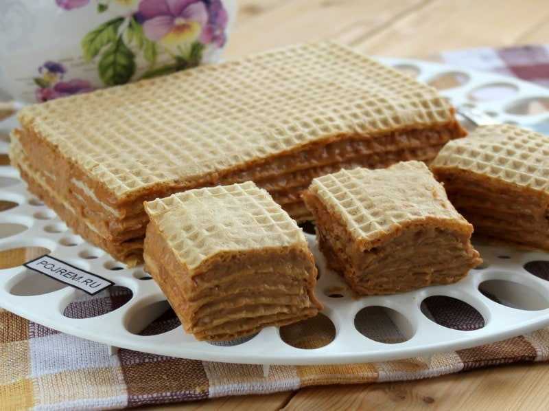 Вафельный торт со сгущенкой из готовых коржей