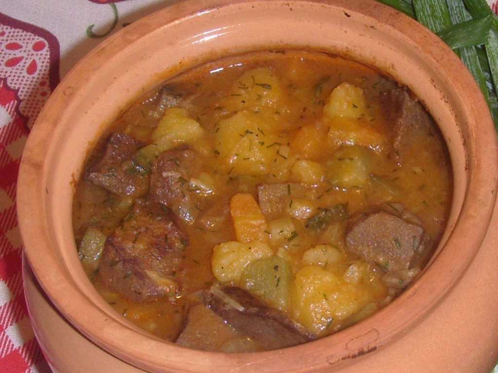 Курица с картошкой в горшочке — 8 рецептов в духовке