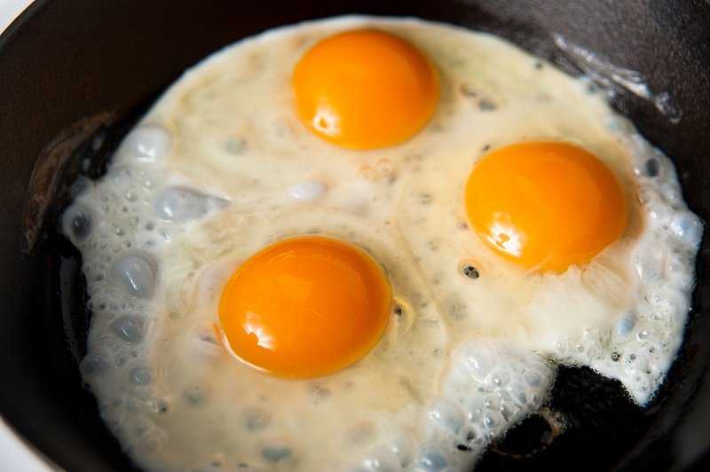 Как сделать яичницу идеальной на вкус и безупречной внешне