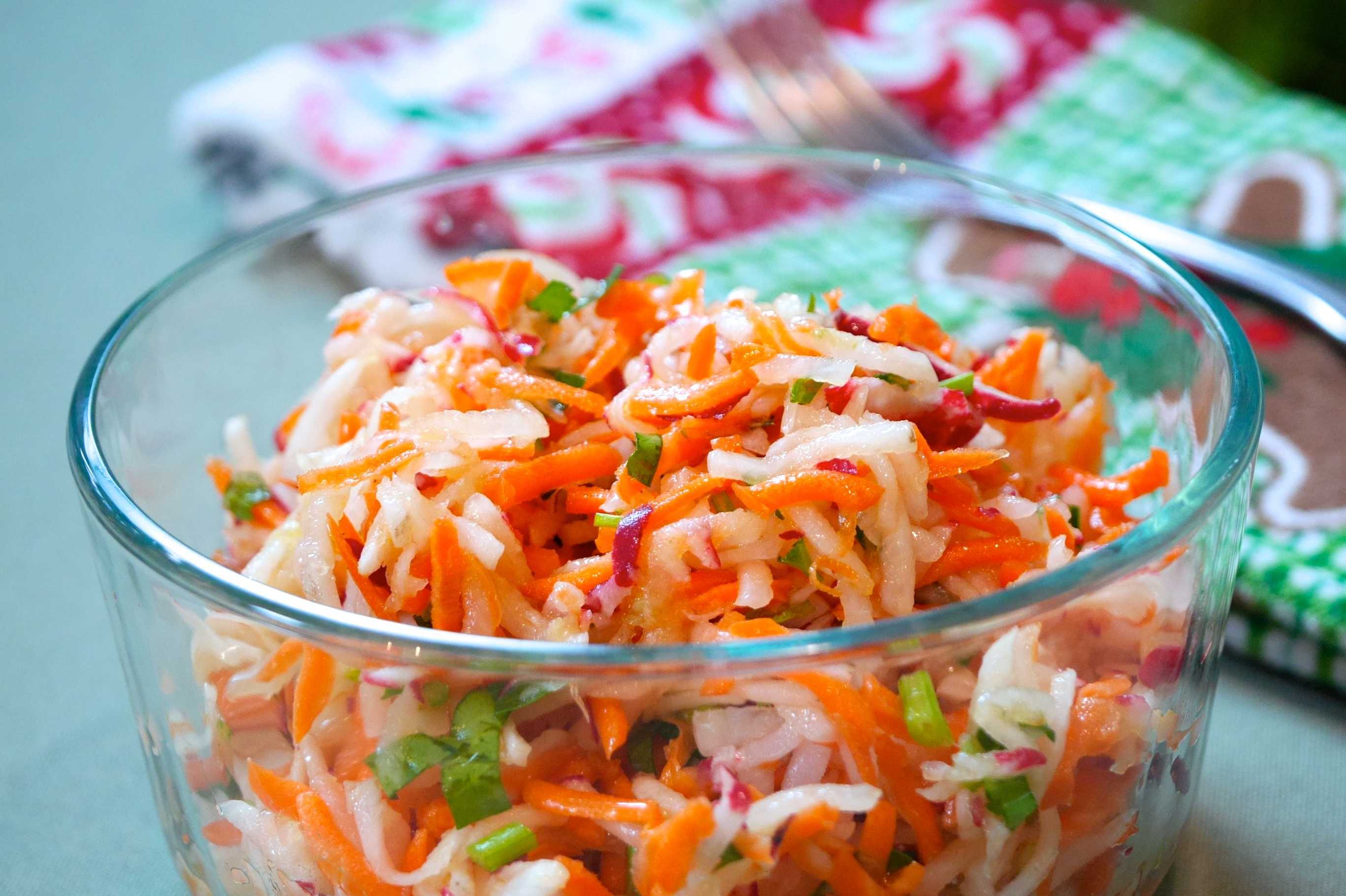 Салат из дайкона - 10 домашних вкусных рецептов приготовления