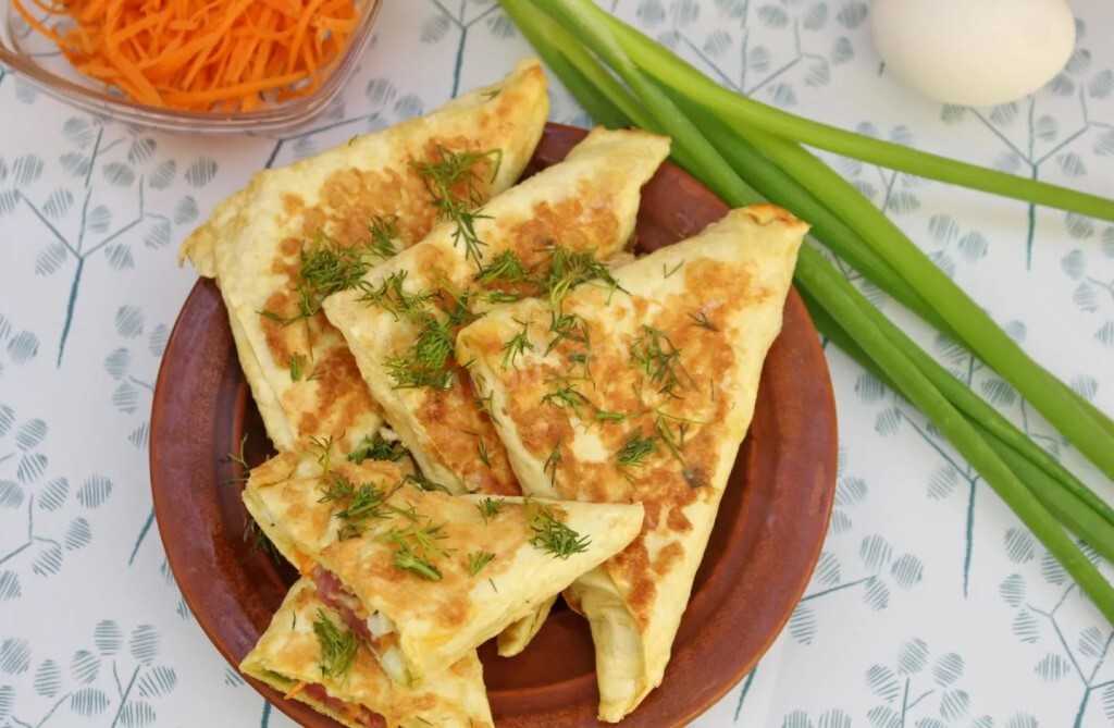 Конвертики из лаваша с разными начинками — рецепты с фото
