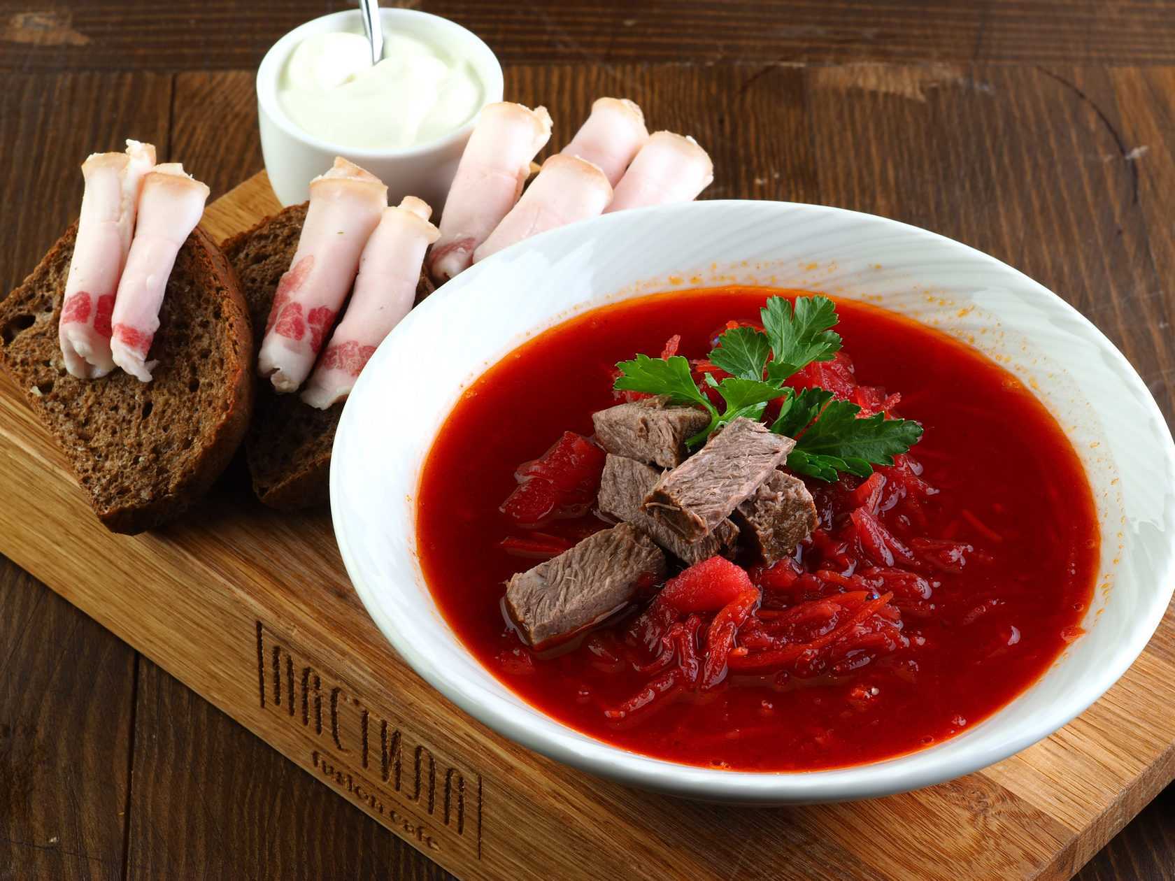 Борщ с курицей – пошаговые рецепты традиционного первого блюда. как вкусно сварить красный или зелёный борщ с курицей (пошагово)