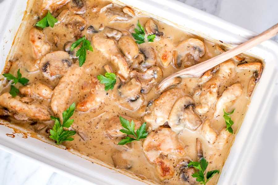 Подлива с курицей и грибами в сметане: пошаговый рецепт