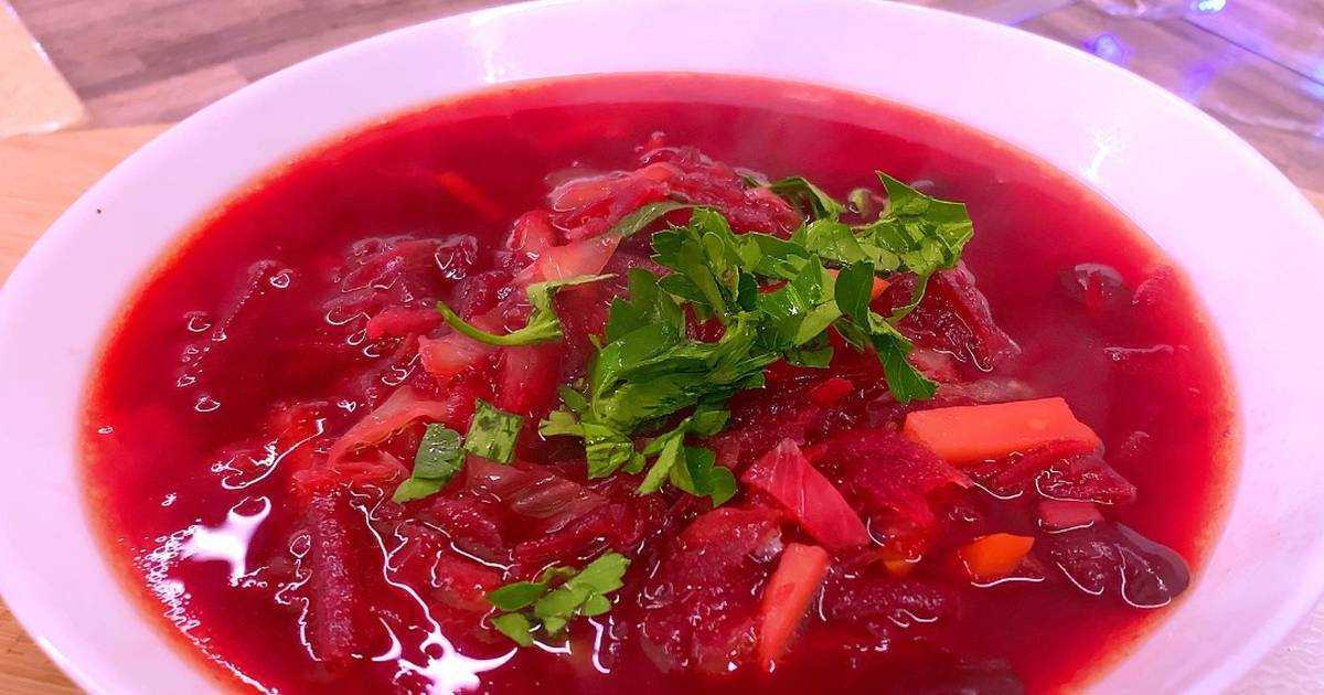 Бульон-борщок. блюда из птицы. разнообразные меню для будней и праздников