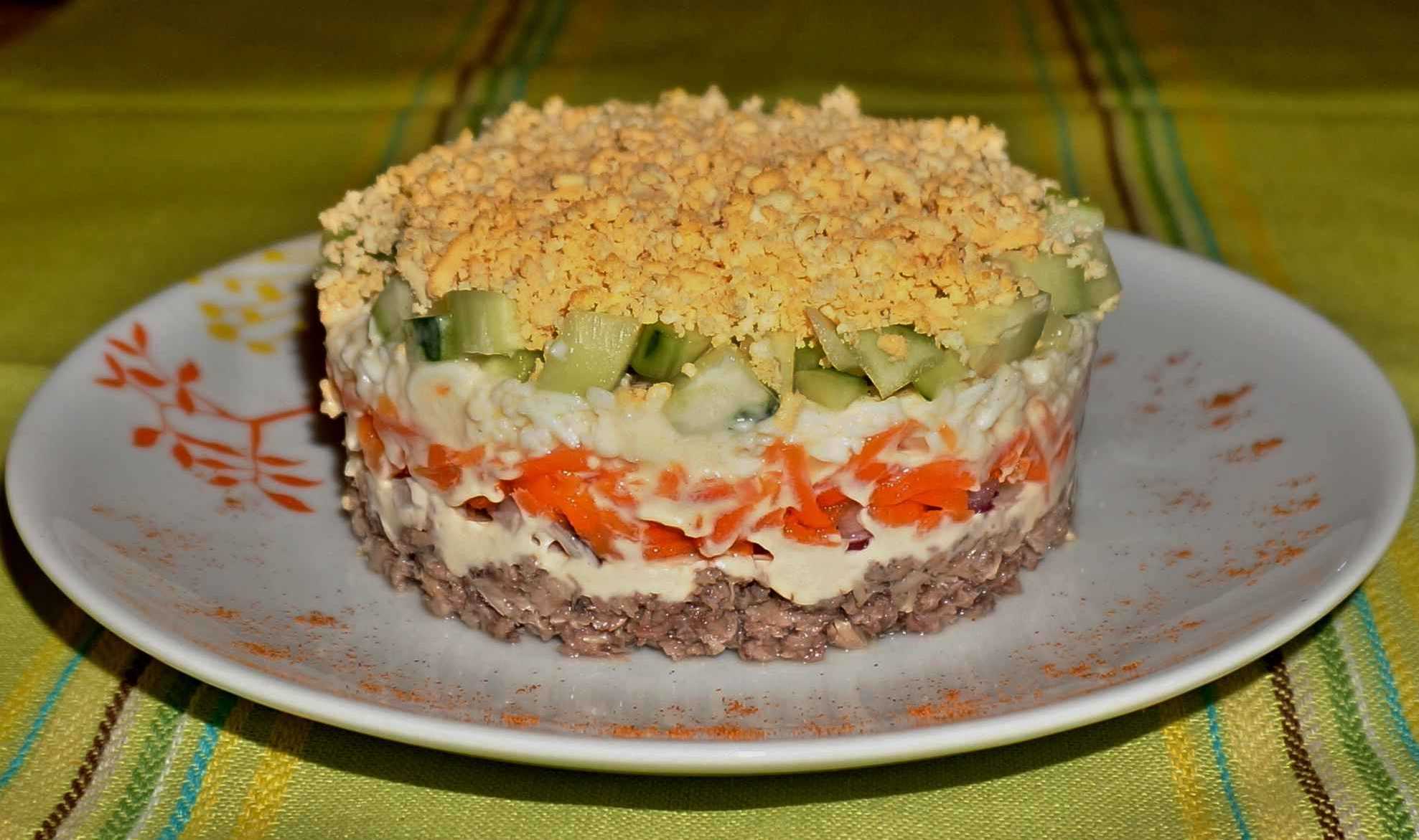 Салаты с рыбными консервами - 20 рецептов быстро, просто и вкусно