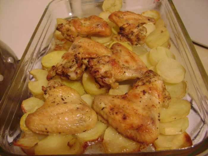 Курица с картошкой в духовке в рукаве - 6 самых вкусных рецептов