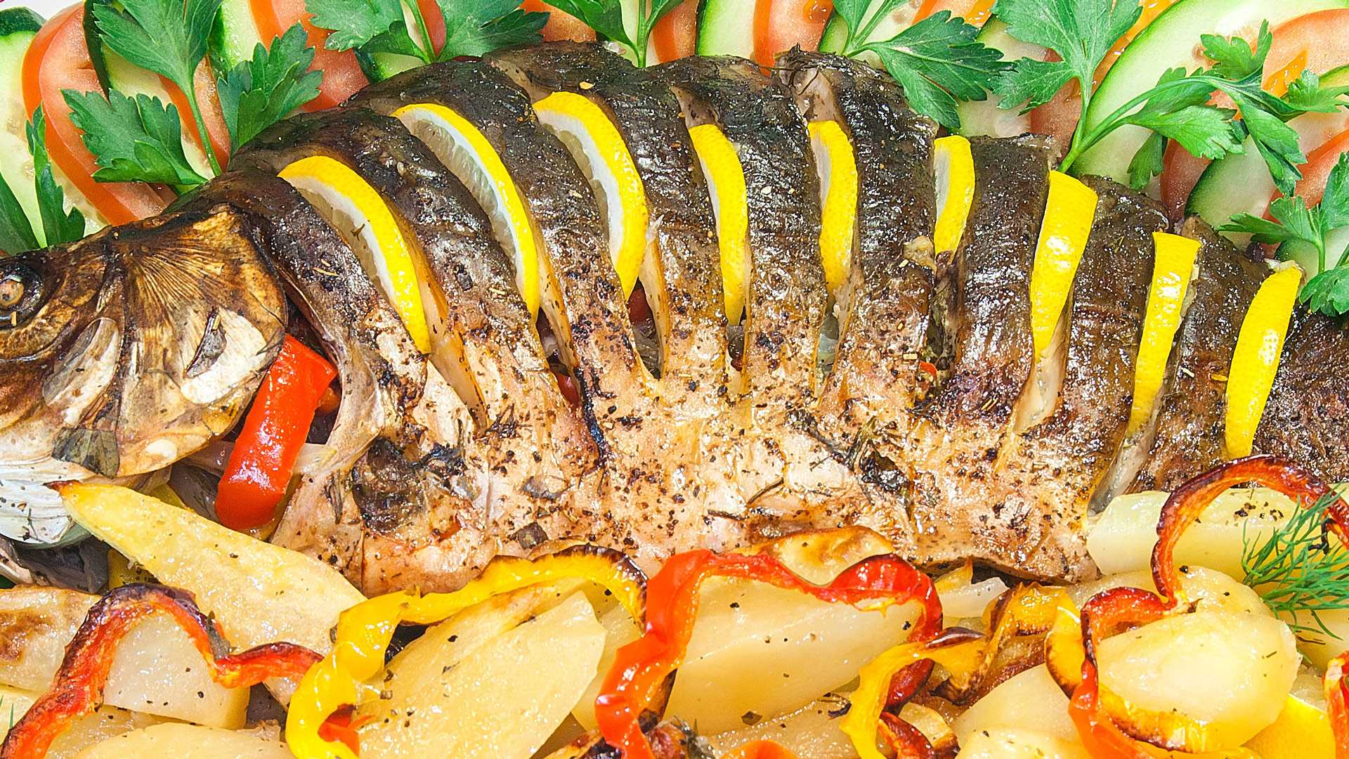 Карп запеченный в рукаве с начинкой на любой вкус
