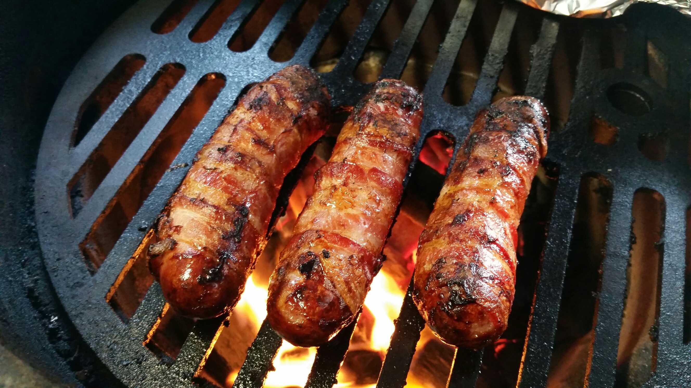 Как приготовить вкусные колбаски на мангале или решетке?