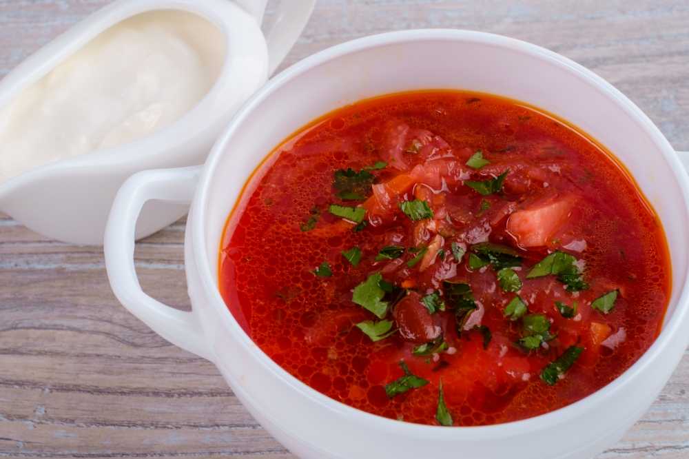 Борщ с курицей и свежей капустой