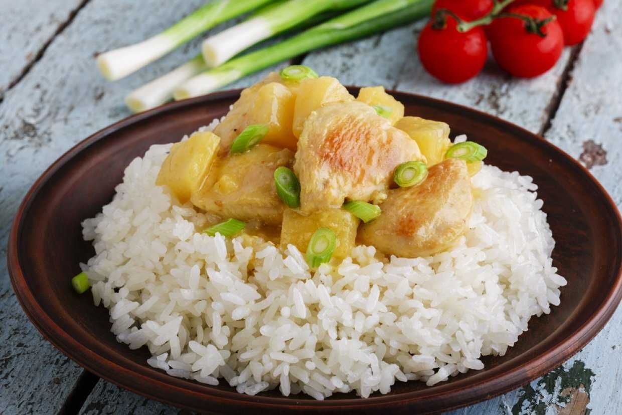 Салат с ананасом и курицей – 10 очень вкусных классических рецептов