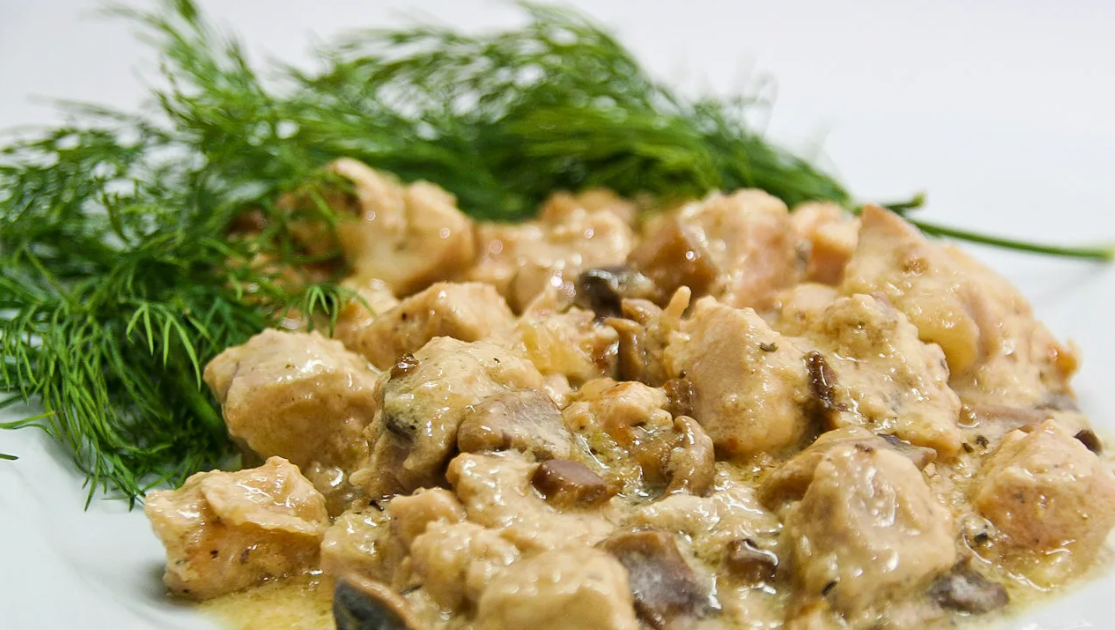 Куриное филе с грибами в сливочном соусе: 3 рецепта и принципы приготовления