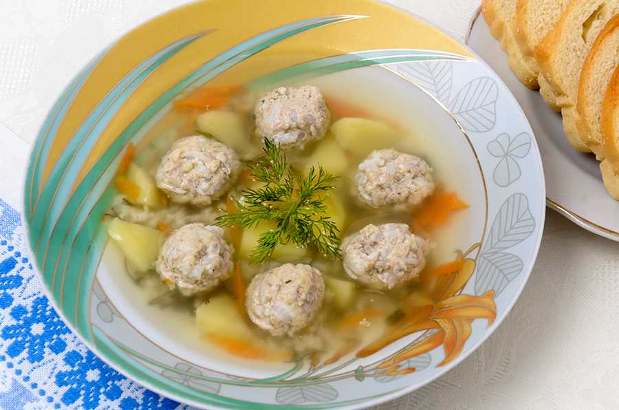 Гречневый суп для детей от года с использованием: бедра куриные,крупа гречневая,картофель,лук репчатый Из всех известных круп гречка является самой полезной Некоторые даже и не слышали про такой суп