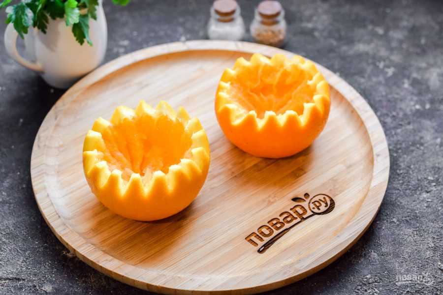 Пикантный салат в апельсиновых корзиночках