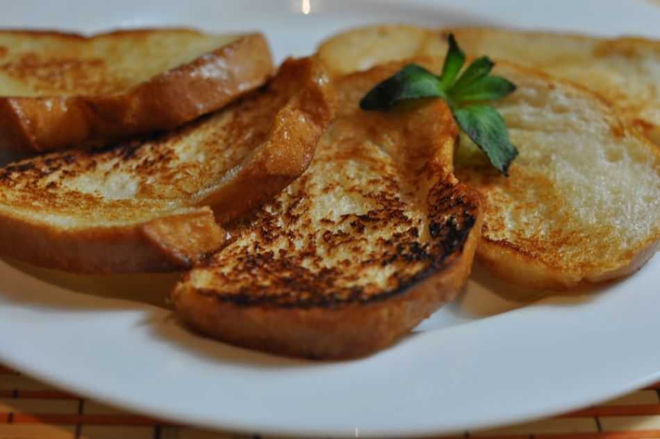 Яичница в хлебе – 10 вкусных рецептов на завтрак