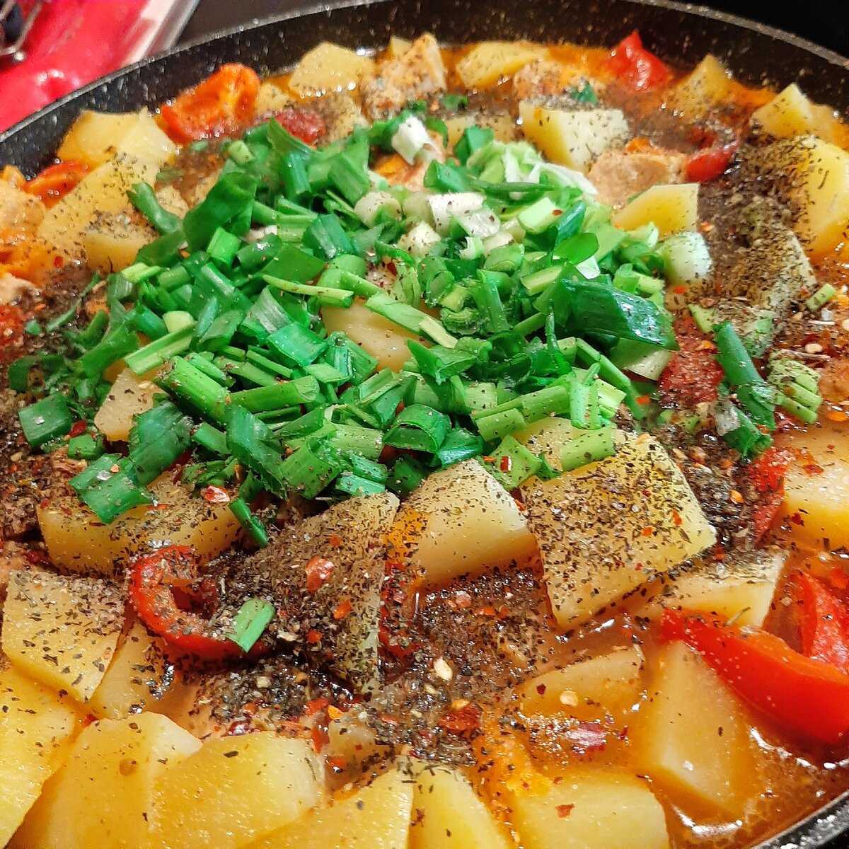 Картофель с мясом в духовке: 5 простых и вкусных рецептов