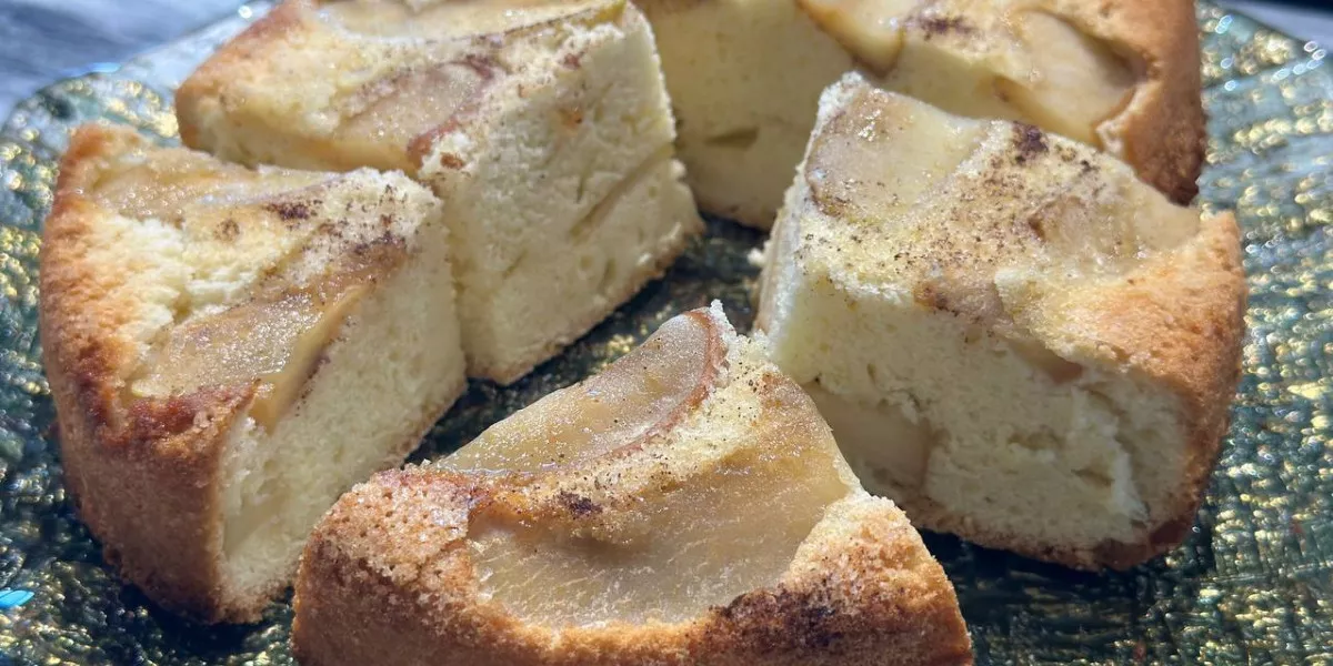 Шарлотка классическая с яблоками в духовке пышная
