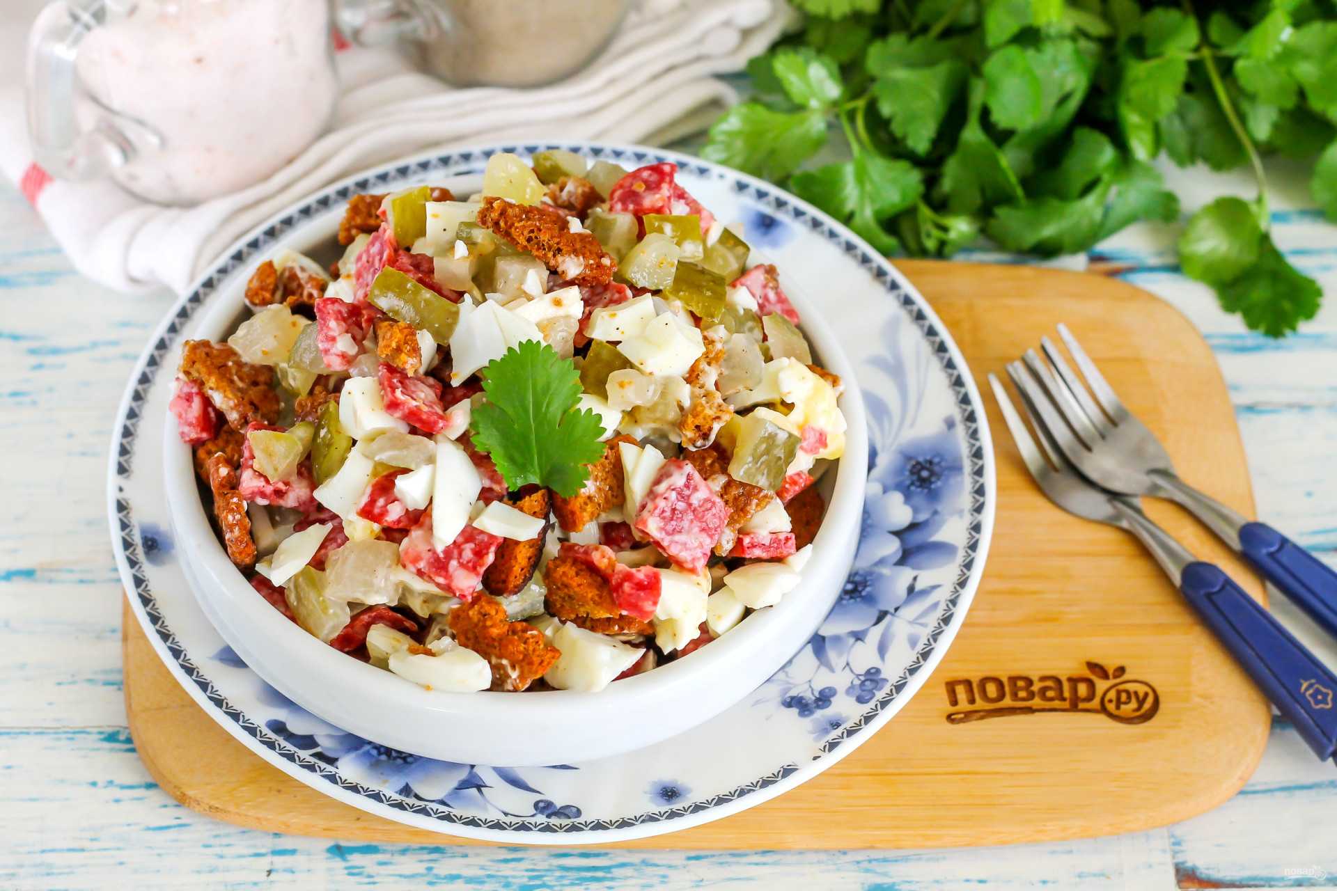 Салат с капустой и колбасой: очень вкусные пошаговые рецепты