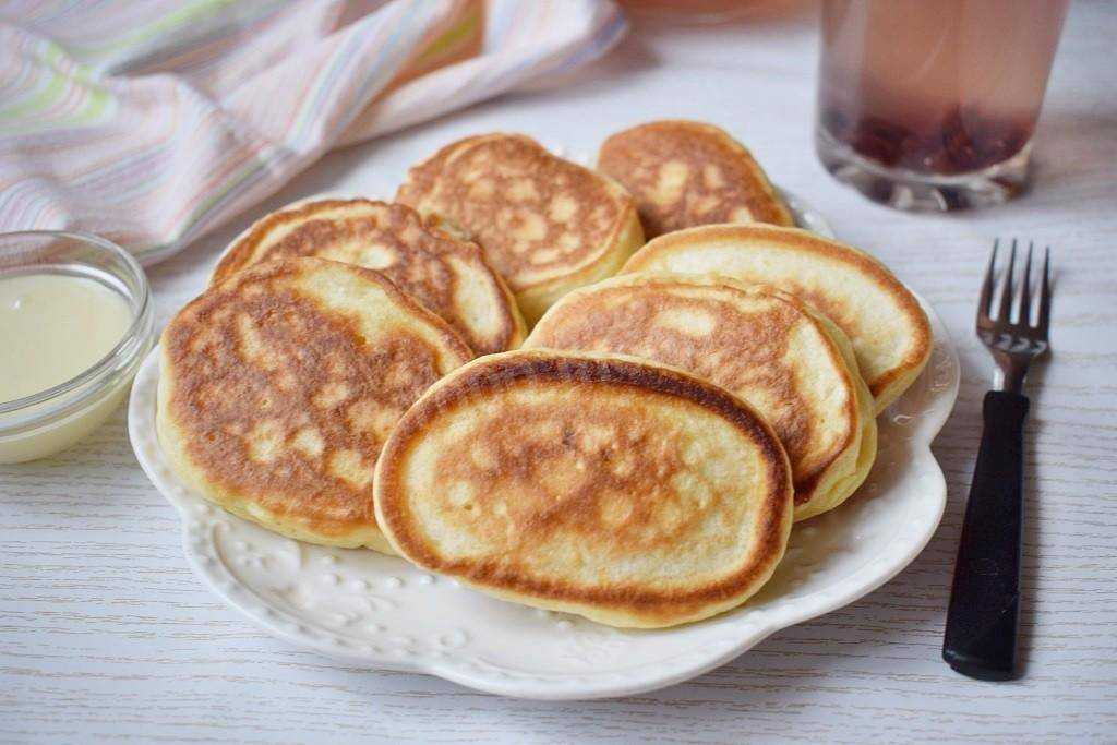 Оладьи на молоке на дрожжах, пышные, рецепт с фото пошагово