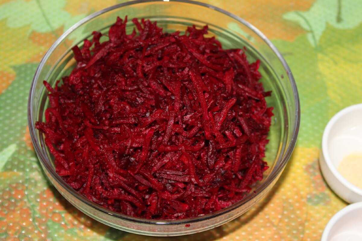 Салат со свеклой и черносливом: 7 очень вкусных рецептов